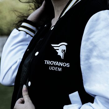 Chamarra Universitaria