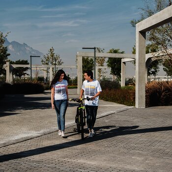Playera I love UDEM Colors