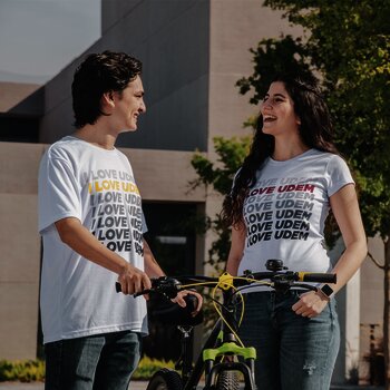 Playera I love UDEM Colors