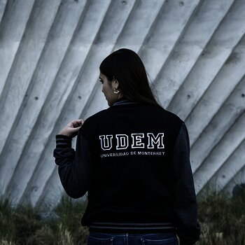 Chamarra Universitaria