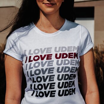 Playera I love UDEM Colors