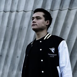 Chamarra Universitaria