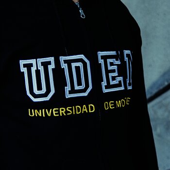 Sudadera con cierre UDEM College