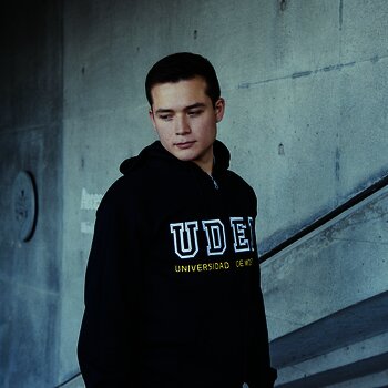 Sudadera con cierre UDEM College